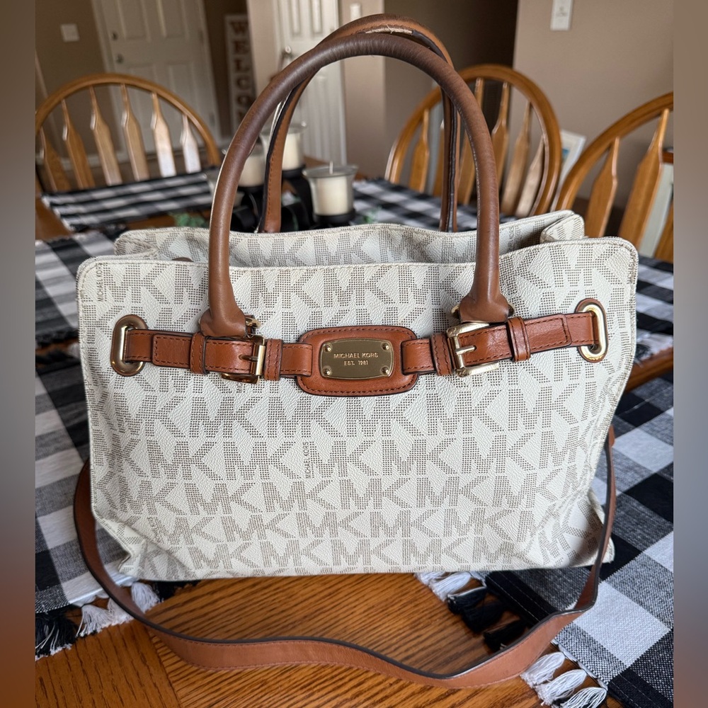 Michael Kors Hamilton Large Tote Bag in Vanilla